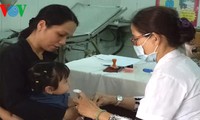 Un vice-ministre de la Santé inspecte la prévention de la rougeole à Thanh Hoa 