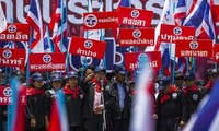 Thaïlande: les partisans du gouvernement dans la rue