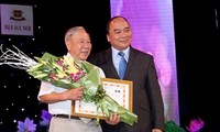 Remise des prix du concours «Étudier et suivre l’exemple moral du président Ho Chi Minh»