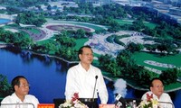 Vu Van Ninh travaille avec les responsables de la province de Binh Duong