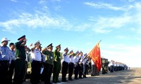 Un bateau de la jeunesse en route vers Truong Sa