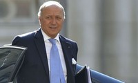 Laurent Fabius en Algérie, à la recherche de mesures pour la crise malienne 