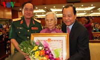 Remise du titre de mères vietnamiennes héroïques