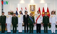 La croix du chevalier de Thaïlande pour le chef d’état major de l’armée vietnamienne