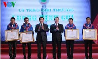 Remise du Prix Luong Dinh Cua 