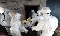 Ebola: L'Espagne promet de la transparence, Washington parle de crise mondiale