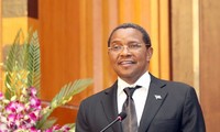 Le président tanzanien termine sa visite au Vietnam