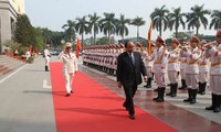 Nguyen Xuan Phuc félicite les professeurs de l’académie de la police populaire