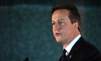 Cameron durcit sa politique d'immigration