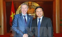 Une délégation du parti Russie unie en visite au Vietnam