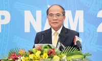 Nguyen Sinh Hung à la conférence des cadres du bureau parlementaire