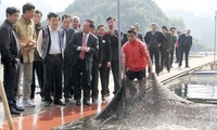 Tournée de Truong Tan Sang à Hoa Binh