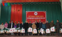 Distribution de cadeaux aux habitants démunis