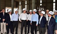 Le PM au complexe de bauxite-aluminium de Lam Dong