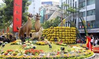 Ouverture des rues de fleurs et de bouquins à Ho Chi Minh-ville