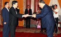 Truong Tan Sang reçoit les nouveaux ambassadeurs