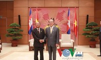 Le président de l’AN cambodgienne reçu par des dirigeants vietnamiens