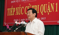 Truong Tan Sang rencontre des électeurs de Ho Chi Minh ville