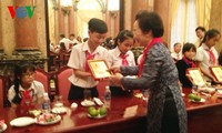 Nguyen Thi Doan met à l’honneur 55 élèves démunis mais brillants