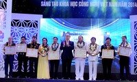 Remise des prix scientifico-techniques du Viet nam en 2015 