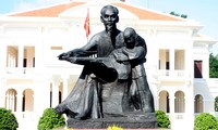 Une statue du président Ho Chi Minh à la Maison des enfants de la mégapole du Sud