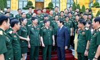 Truong Tan Sang rencontre les cadres de l’Académie de la logistique