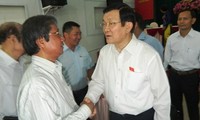 Le président Truong Tân Sang rencontre l’électorat de Ho Chi Minh-ville