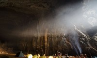 Les touristes étrangers affluent vers la grotte de Son Doong 