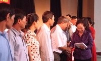 Nguyen Thi Doan au chevet des personnes méritantes de Nam Dinh 