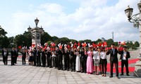 Nguyen Phu Trong rencontre le personnel de l’ambassade du Vietnam au Japon