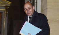 Lutte contre le groupe EI: Le Drian à Moscou pour parler coopération 