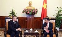 Pham Binh Minh rencontre le nouvel ambassadeur turc au Vietnam 