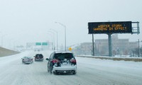 Installation de panneaux de signalisation de la glace