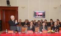 Nguyen Phu Trong rencontre le personnel du bureau du Comité central du parti