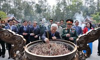 Le SG du PCV rend hommage au président Ho Chi Minh au site de Da Chông