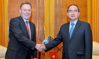 Nguyen Thien Nhan rencontre un chef du SPD