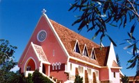 Deux magnifiques cathédrales à Dalat