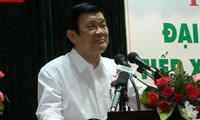 Truong Tan Sang rencontre les électeurs du 4ème arrondissement de Ho Chi Minh-ville