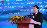 Le chef de l’état inaugure le port international de Cam Ranh