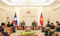 L’ambassadeur laotien reçu par Phung Quang Thanh