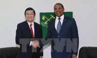 Truong Tan Sang rencontre le président du Parti révolutionnaire tanzanien 