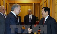 Truong Tan Sang reçoit le gouverneur de Kaluga et l’ambassadeur singapourien