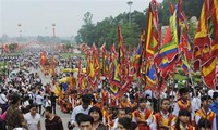 Hommage aux rois Hung dans le palais Kinh Thien