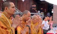 Grandes prières à la mémoire des héros morts pour la patrie à la pagode Truc Lâm