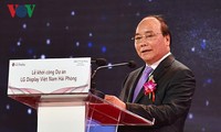 Nguyen Xuan Phuc à la mise en chantier du projet LG Display Vietnam 