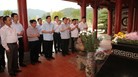 Vuong Dinh Hue en visite au vestige historique de Truong Bon 