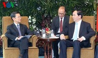 Le président Tran Dai Quang reçoit des hommes d’affaires singapouriens