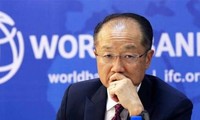 Jim Yong Kim unanimement reconduit pour cinq ans à la tête de la Banque mondiale