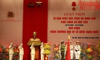 Le journal « Cong an nhan dan » reçoit l’Ordre de défense nationale, 1ère classe