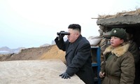 Kim Jong-un inspecte des exercices de tirs d’artillerie